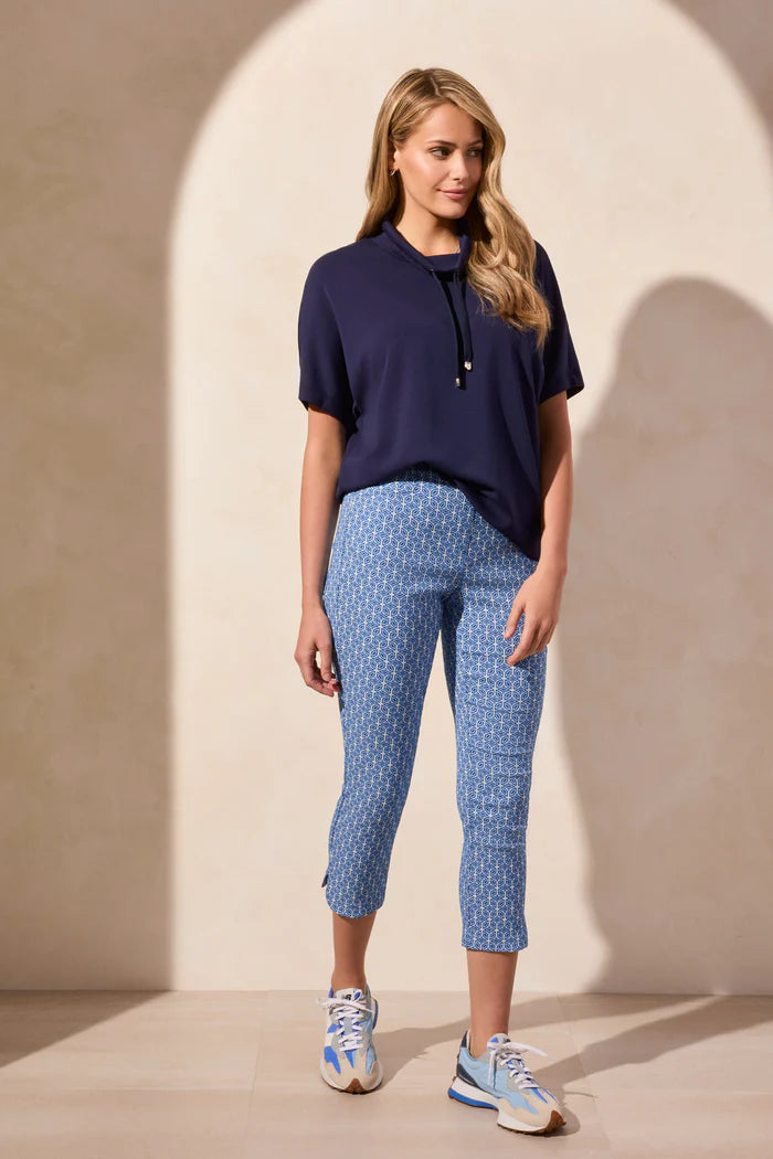 Tribal Lightweight Scuba Funnel Neck